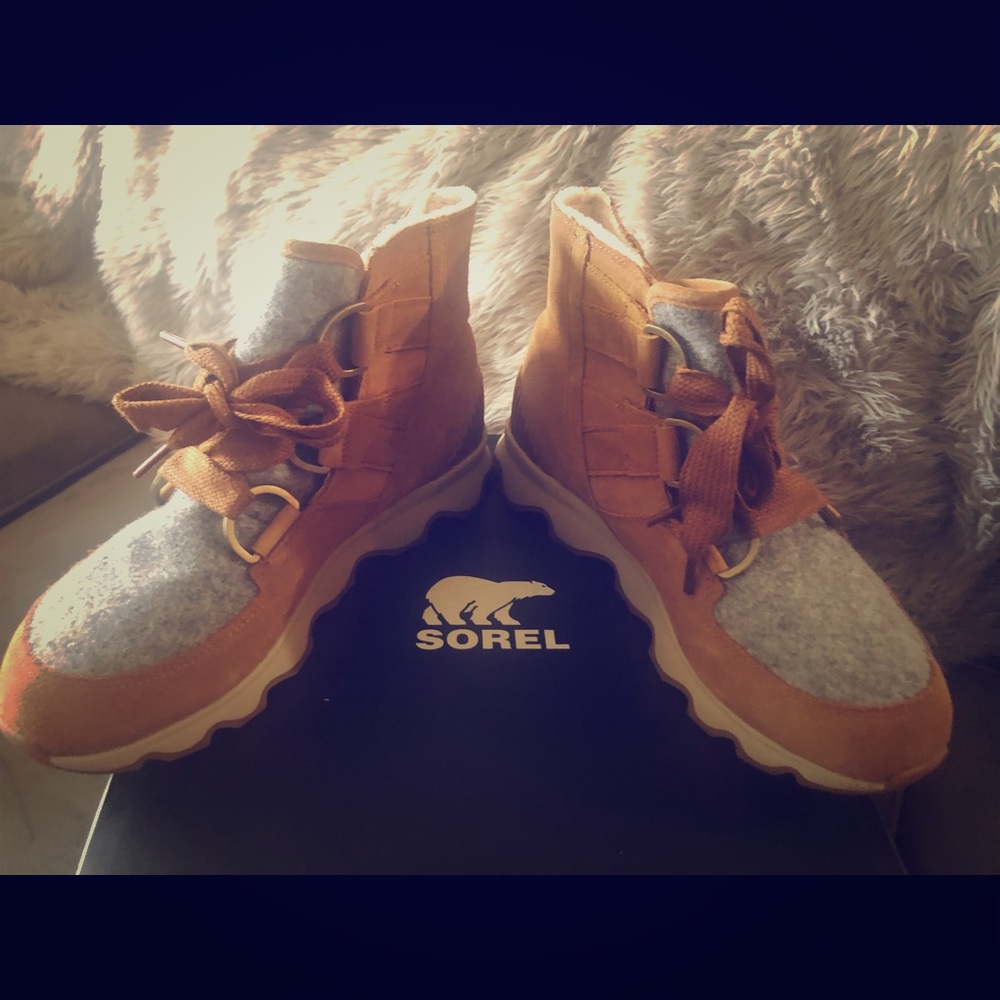 NWT Camel Brown Kinetic Short Lace Shoes - SOREL